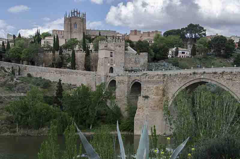 Toledo 057 - puente de San Martin.jpg